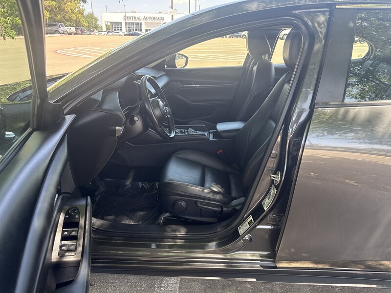 Vehicle image 21 of 40