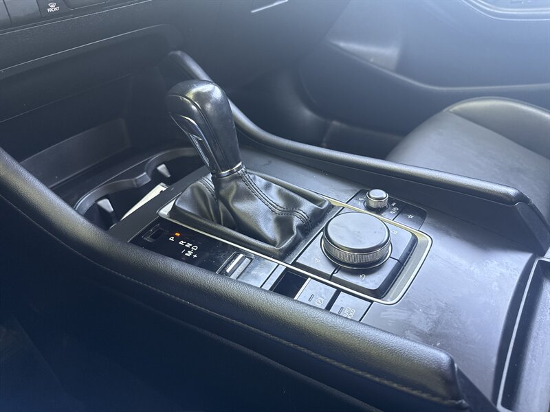 Vehicle image 29 of 40