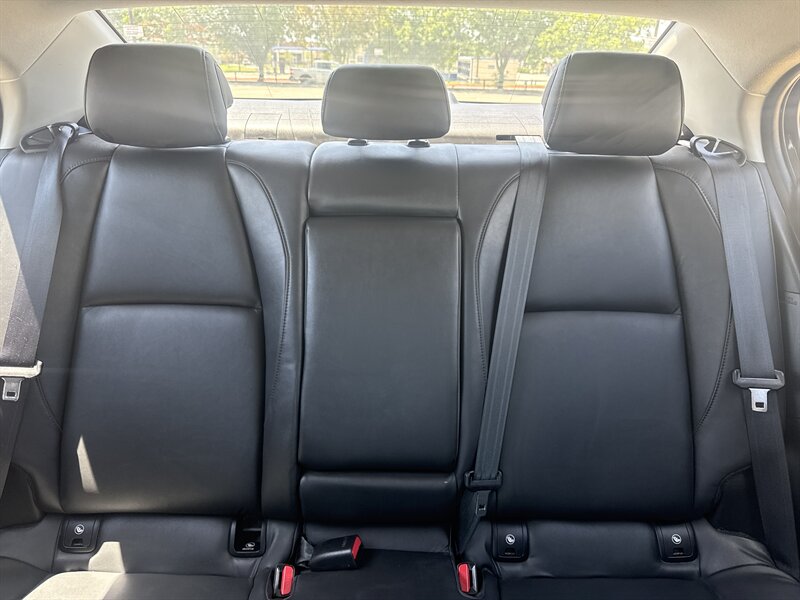Vehicle image 18 of 40