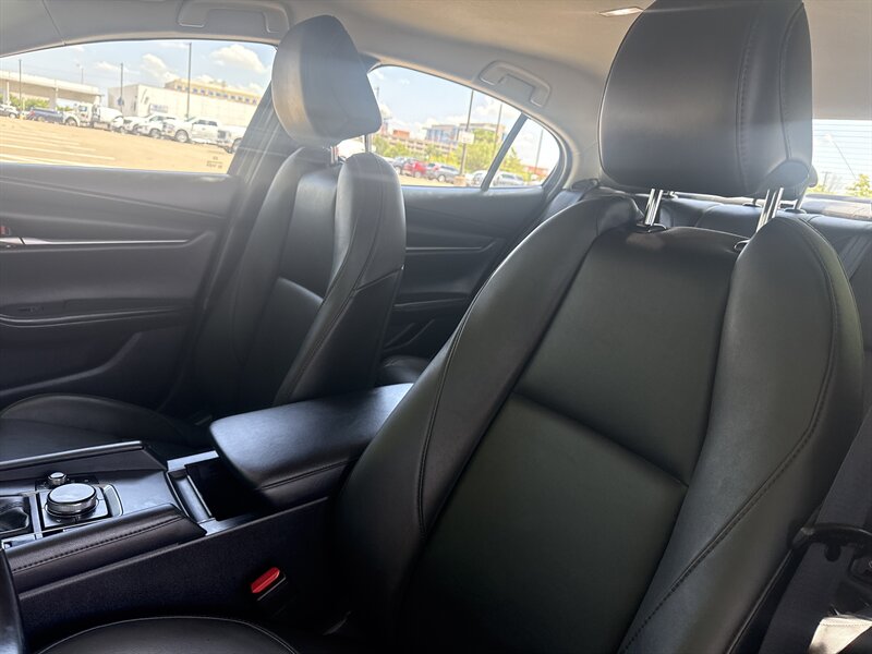 Vehicle image 19 of 40