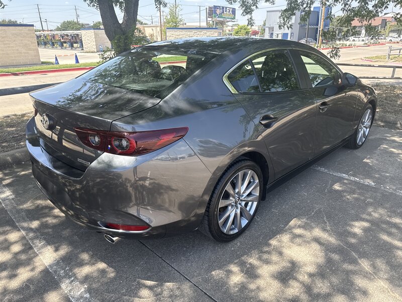 Vehicle image 8 of 40