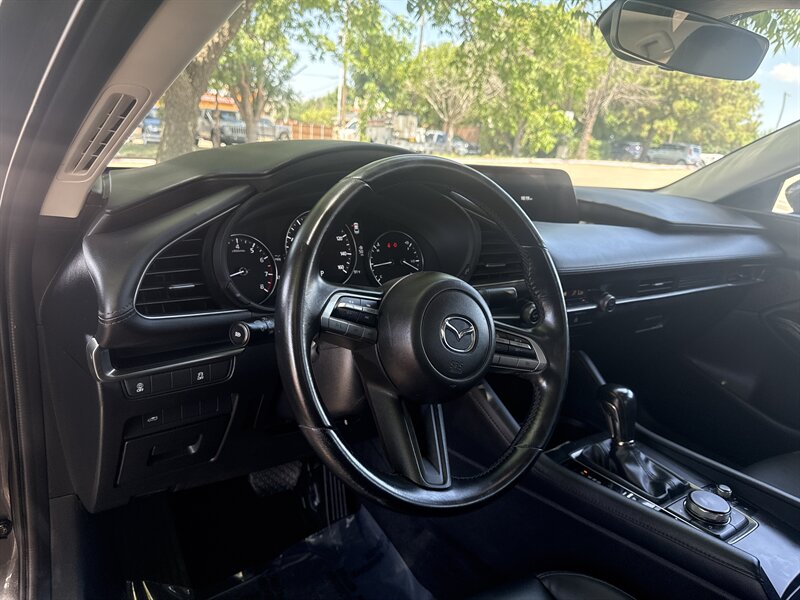 Vehicle image 24 of 40
