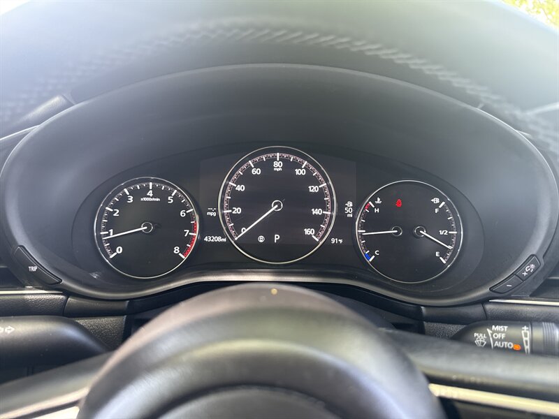 Vehicle image 27 of 40