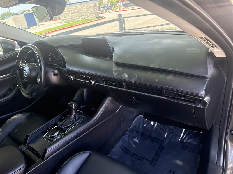 Vehicle image 22 of 40
