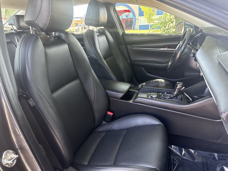 Vehicle image 15 of 40