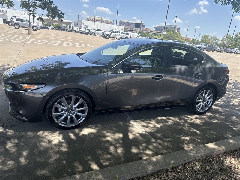 Vehicle image 3 of 40