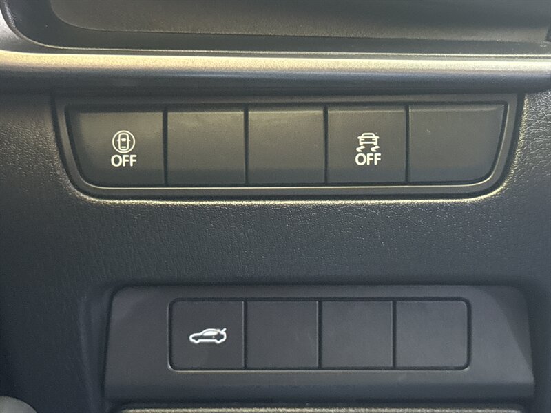 Vehicle image 34 of 40