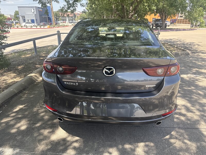 Vehicle image 14 of 40
