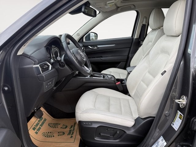 Vehicle image 17 of 31