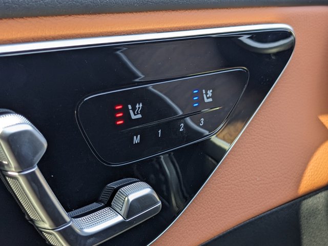 Vehicle image 32 of 37