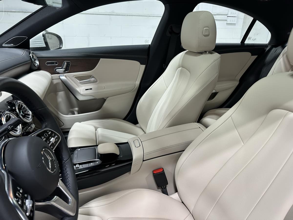 Vehicle image 14 of 20