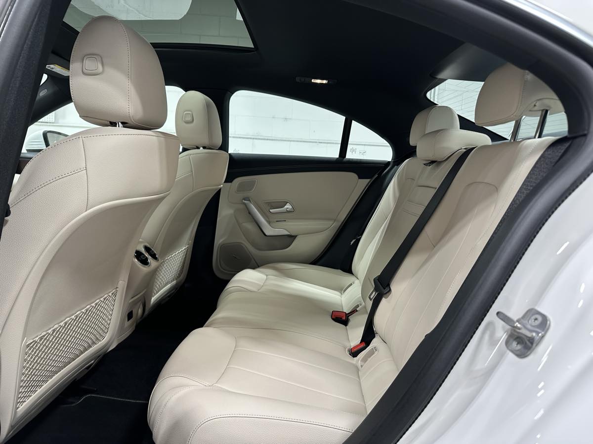 Vehicle image 18 of 20