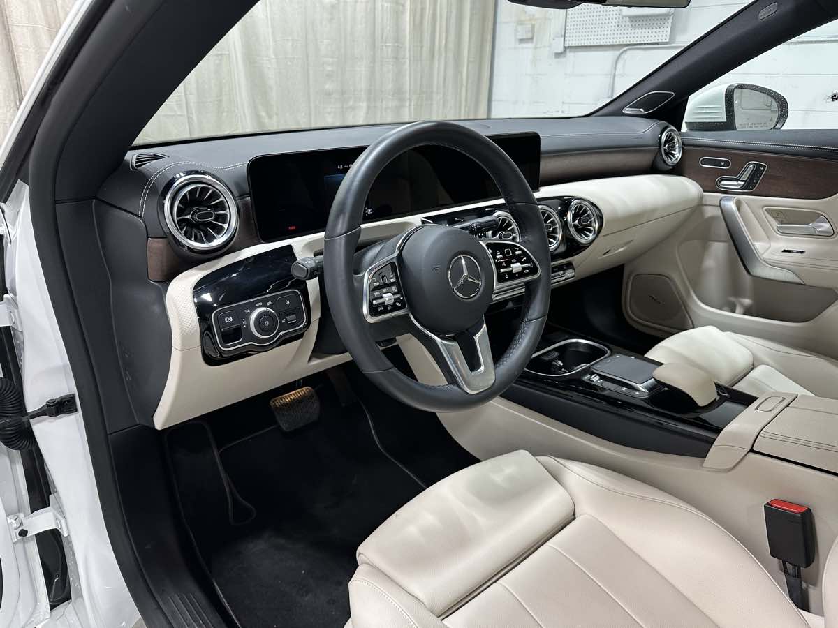 Vehicle image 10 of 20