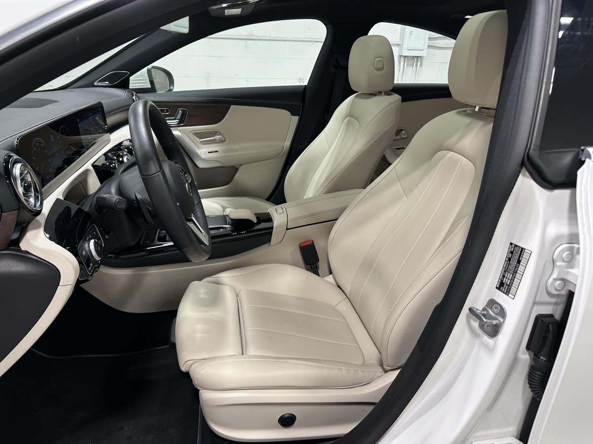 Vehicle image 15 of 20