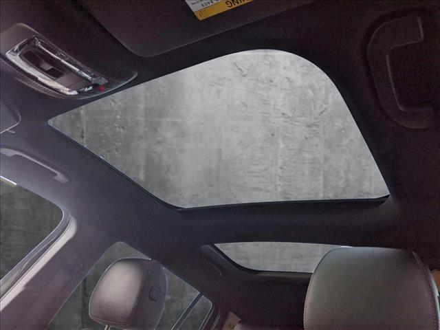 Vehicle image 16 of 25