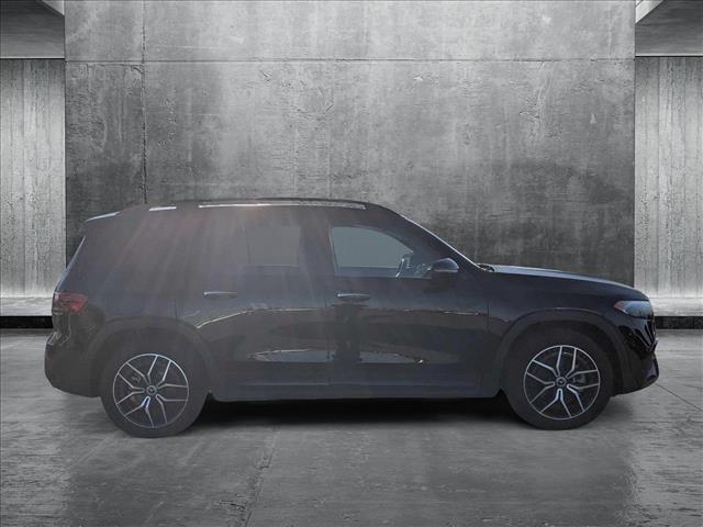 Vehicle image 4 of 25
