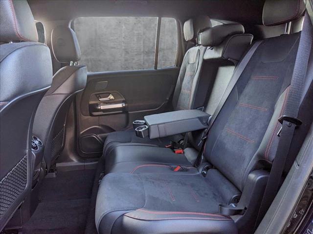 Vehicle image 19 of 25