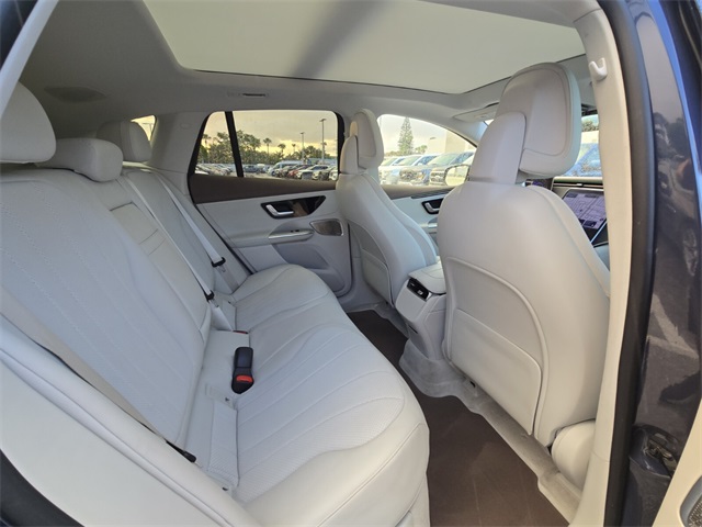 Vehicle image 16 of 25