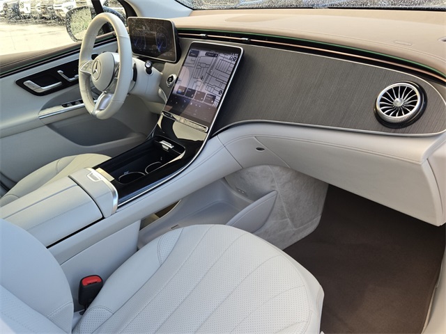 Vehicle image 17 of 25