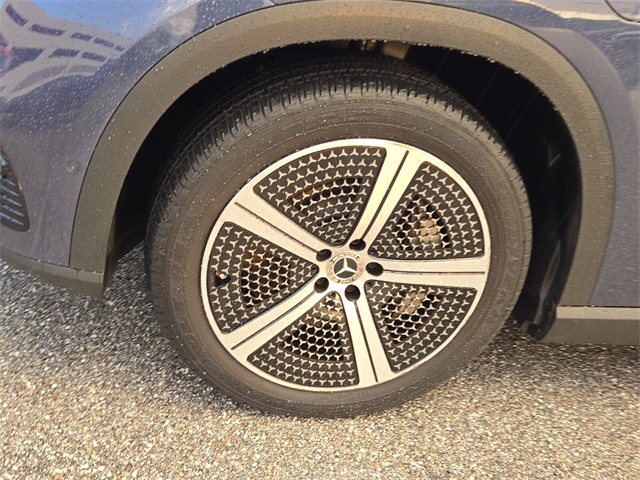 Vehicle image 8 of 25