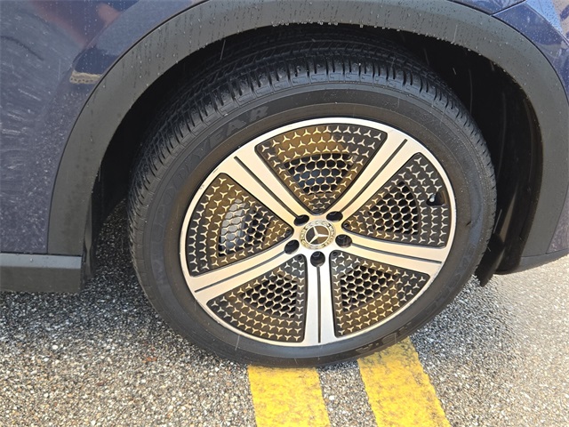 Vehicle image 18 of 25