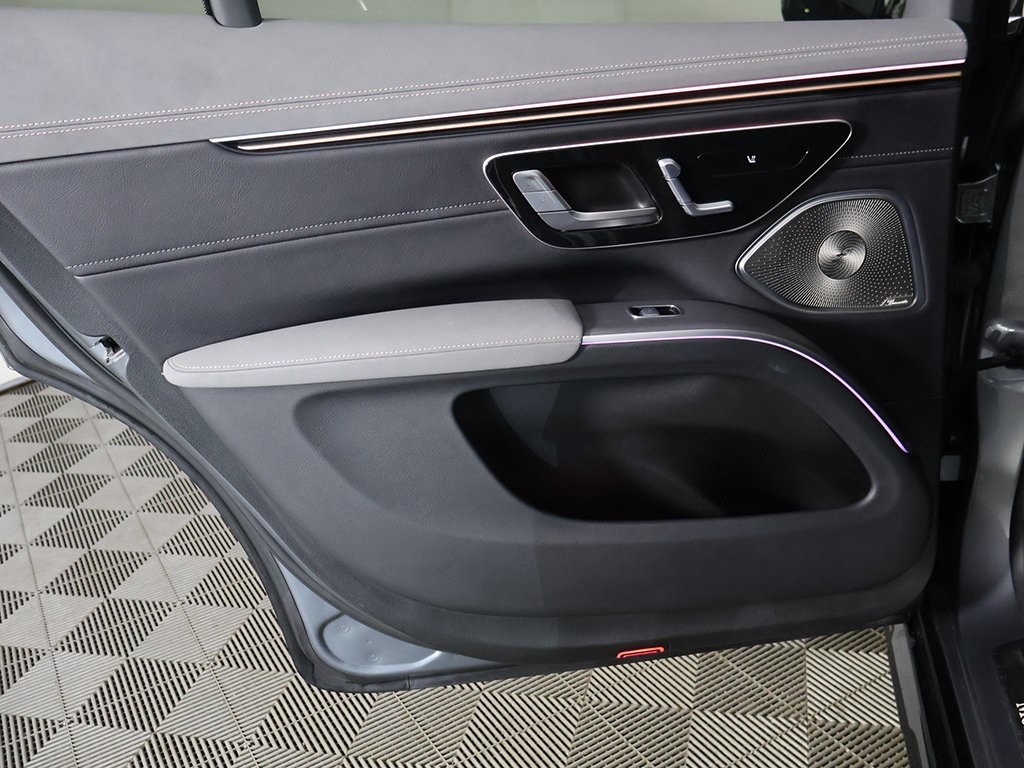 Vehicle image 31 of 69