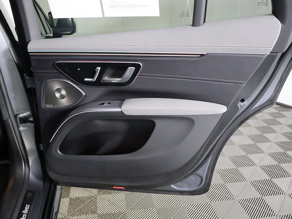 Vehicle image 32 of 69