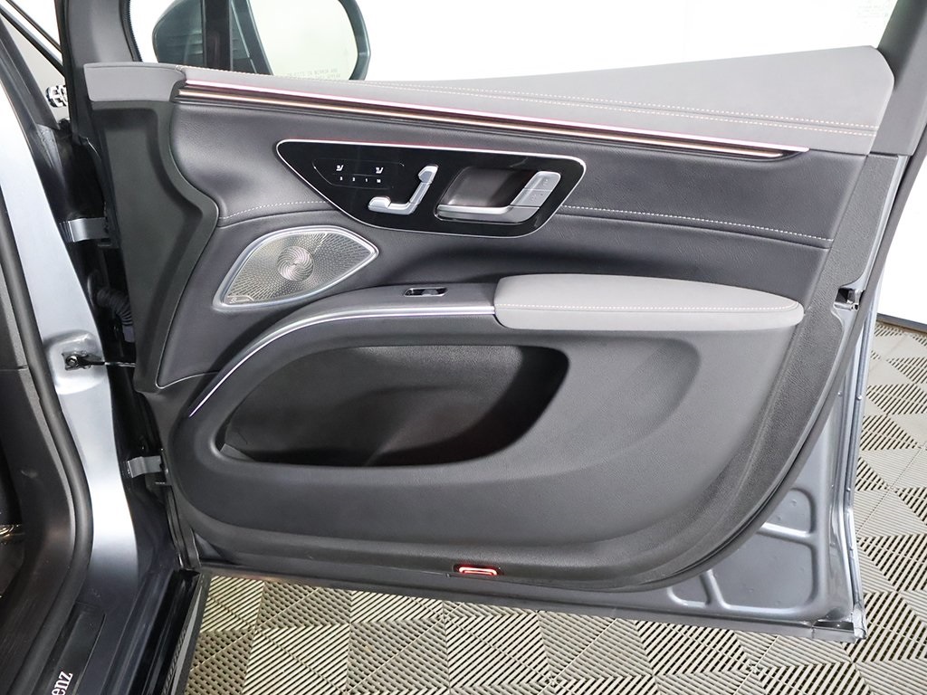 Vehicle image 30 of 69