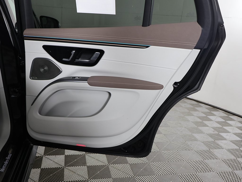 Vehicle image 25 of 53