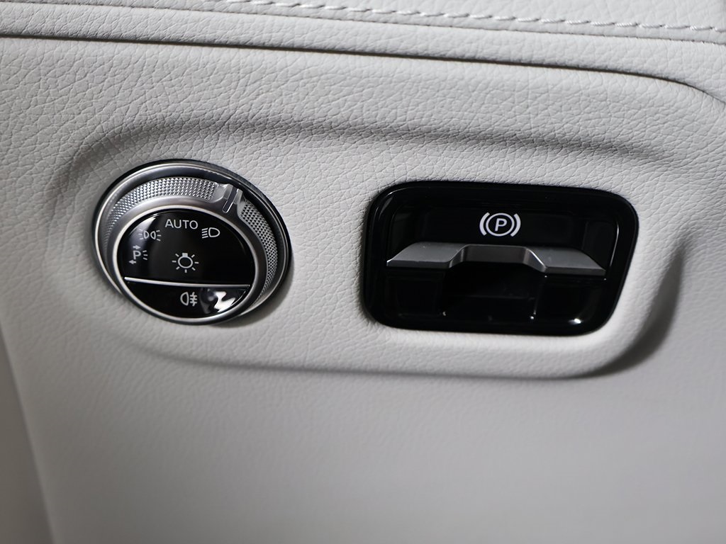 Vehicle image 36 of 53