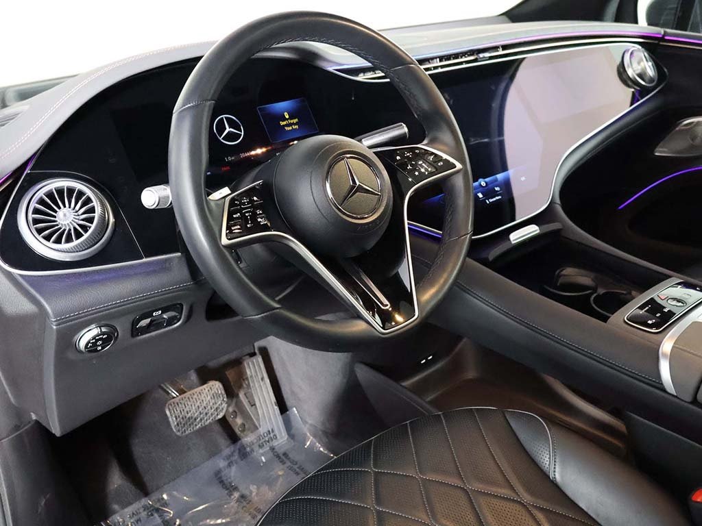 Vehicle image 33 of 68