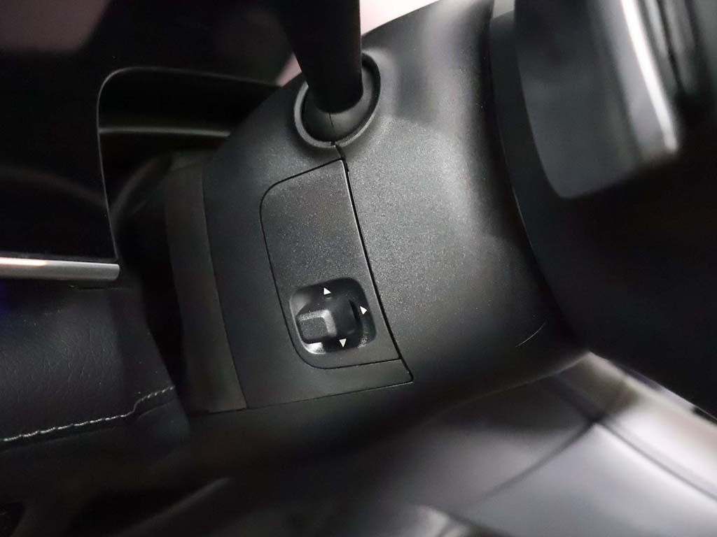 Vehicle image 46 of 68