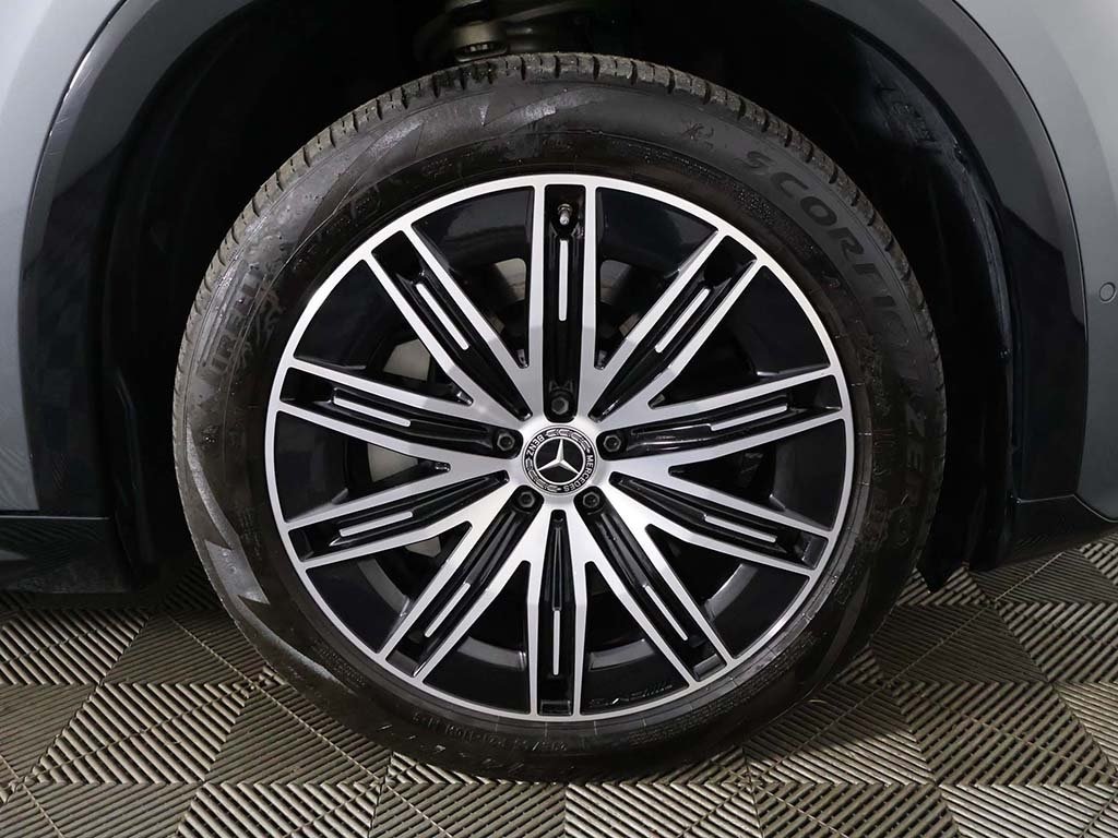 Vehicle image 28 of 68