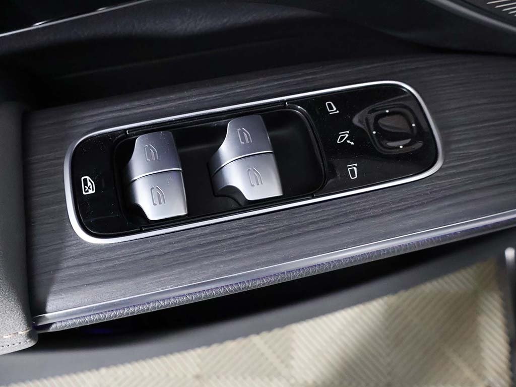 Vehicle image 45 of 68