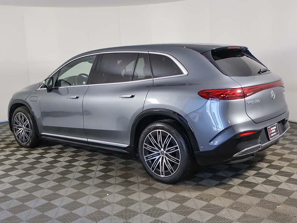 Vehicle image 10 of 68