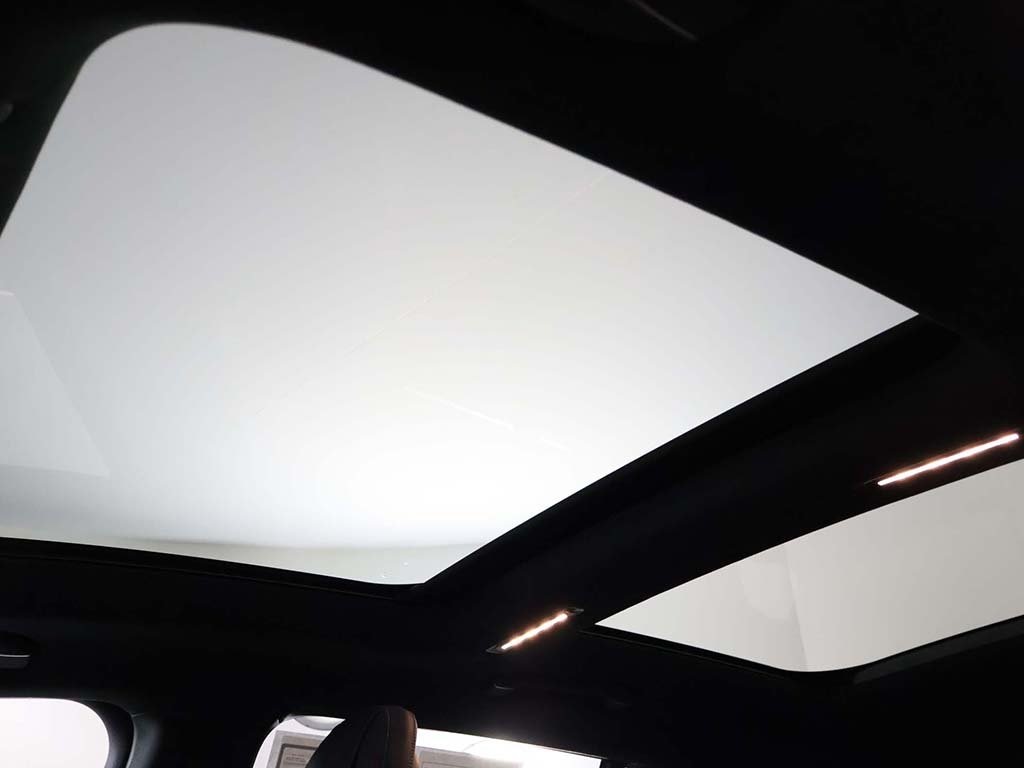 Vehicle image 27 of 68
