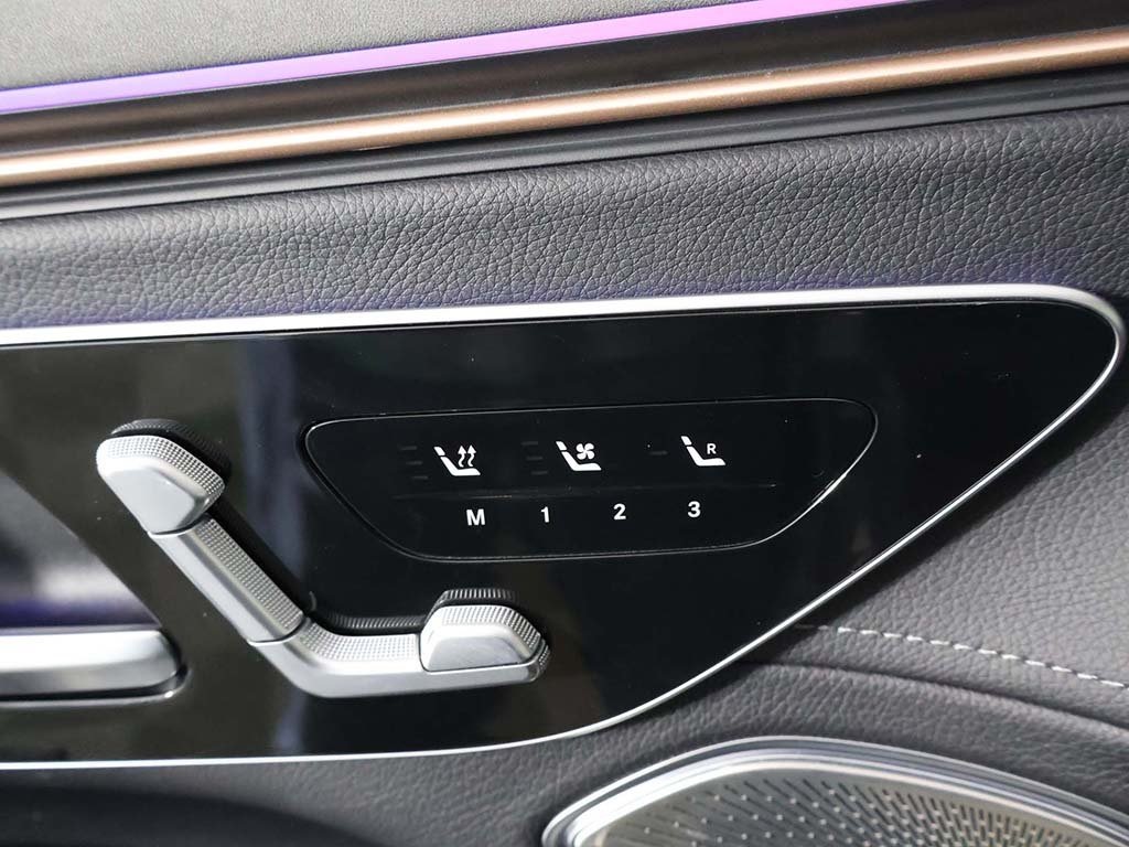 Vehicle image 38 of 68