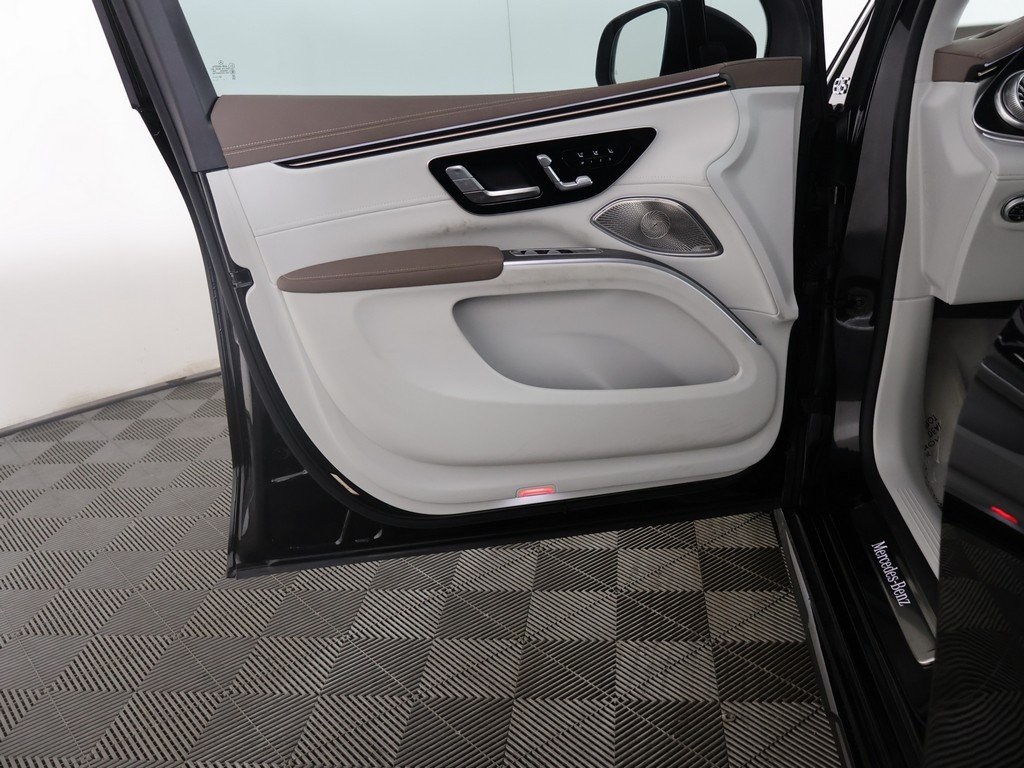 Vehicle image 40 of 45