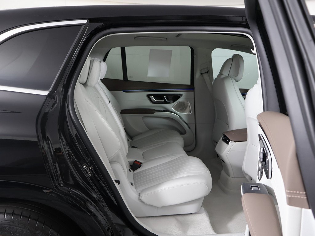 Vehicle image 17 of 45