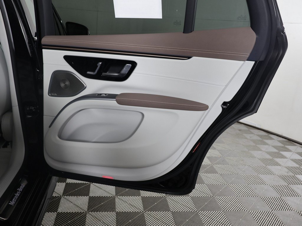Vehicle image 36 of 45