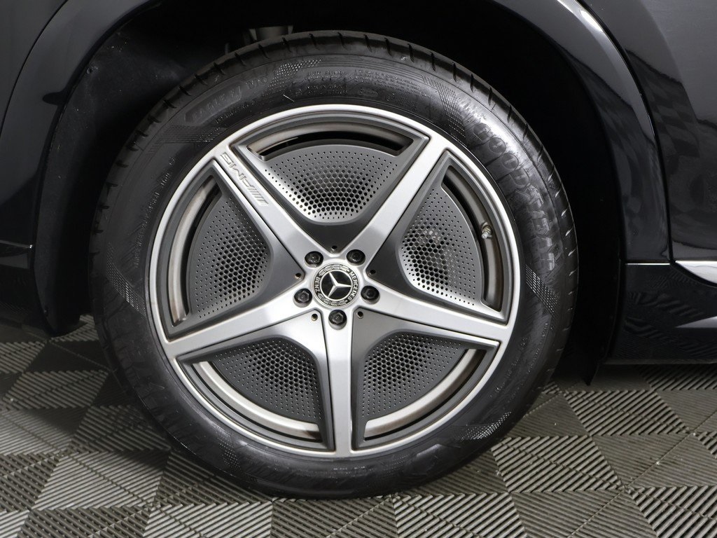Vehicle image 13 of 45