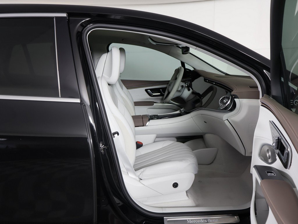 Vehicle image 21 of 45