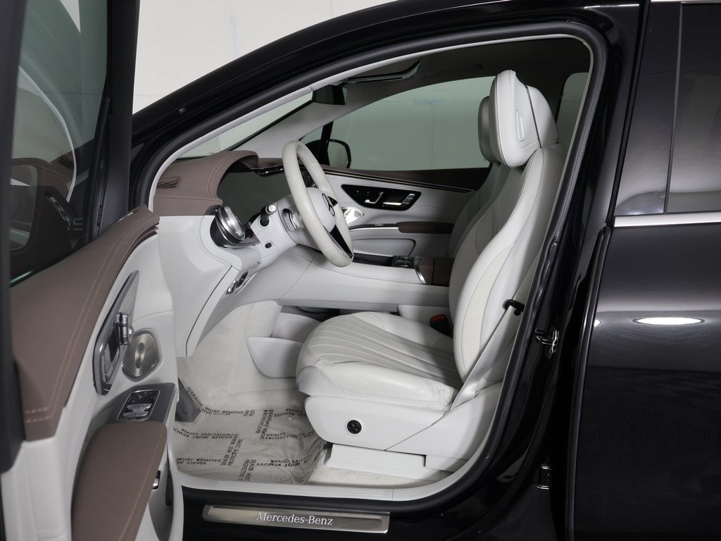 Vehicle image 41 of 45