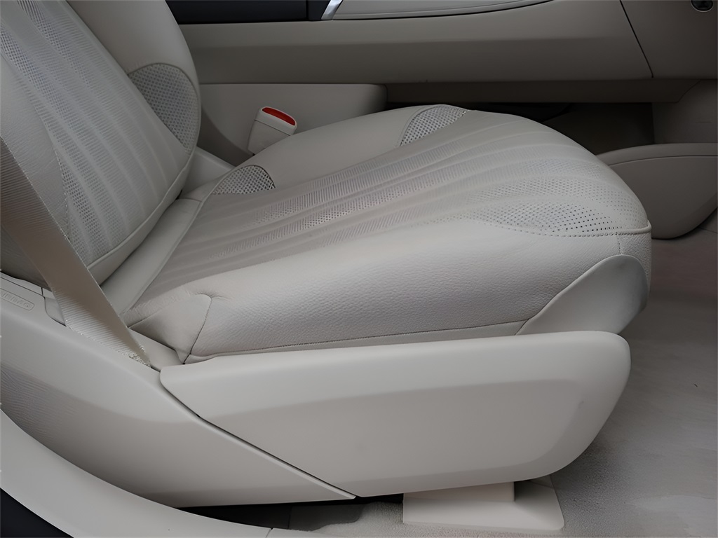 Vehicle image 22 of 82