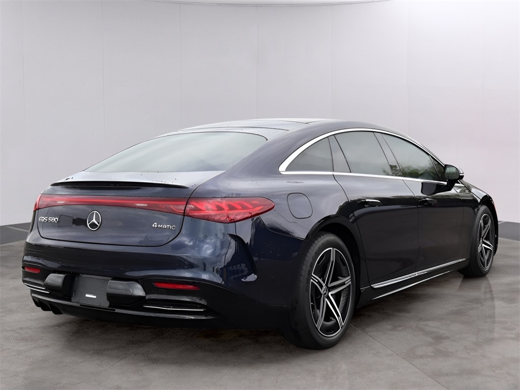 Vehicle image 10 of 82