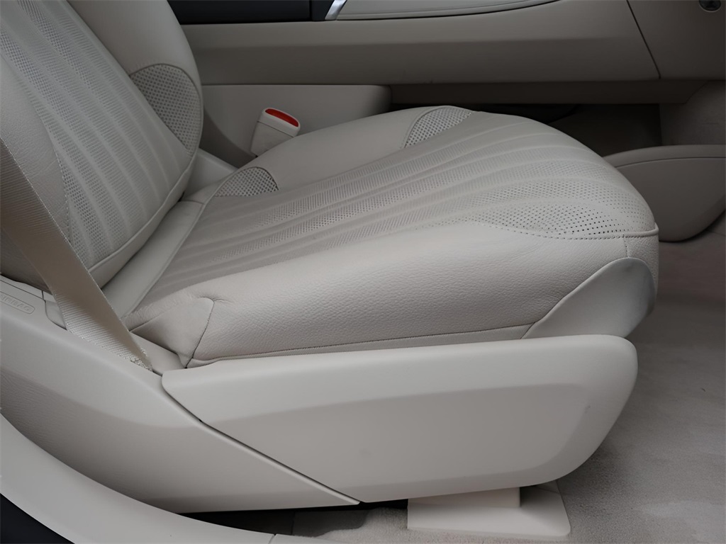 Vehicle image 19 of 82