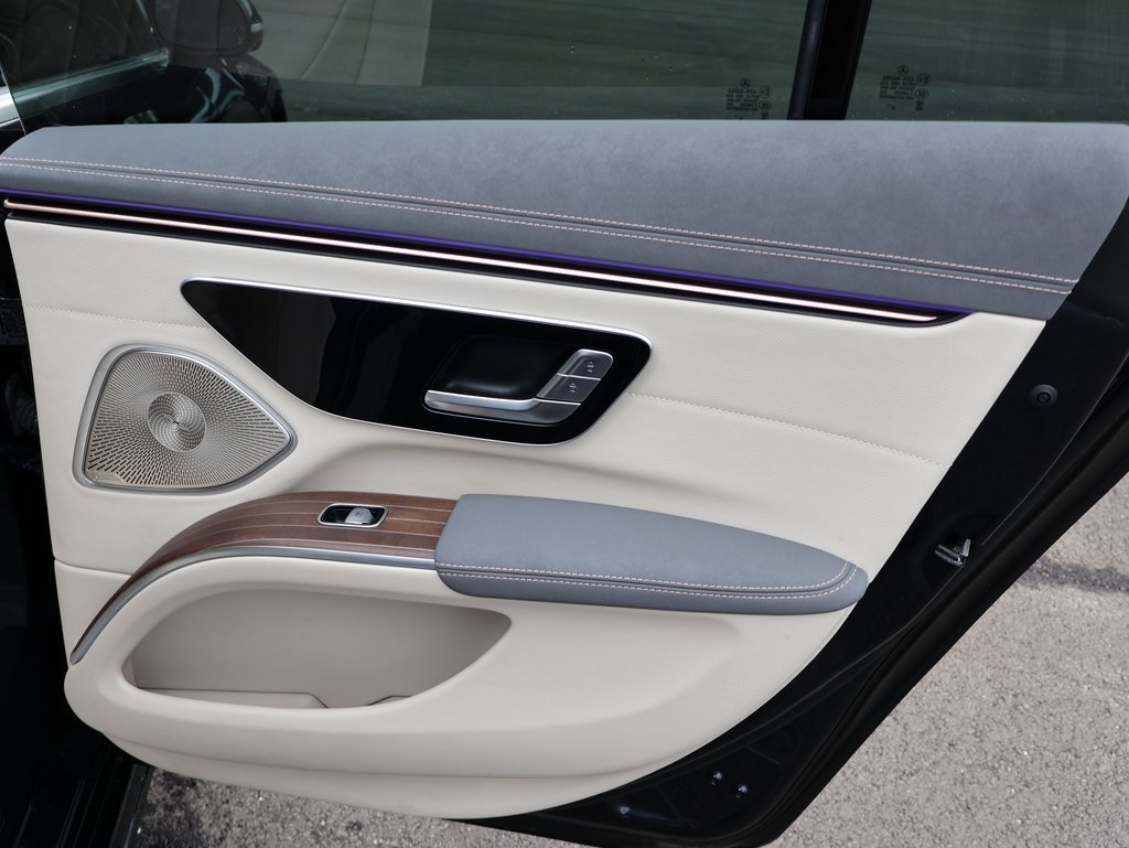 Vehicle image 78 of 82