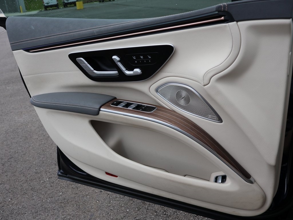 Vehicle image 61 of 82