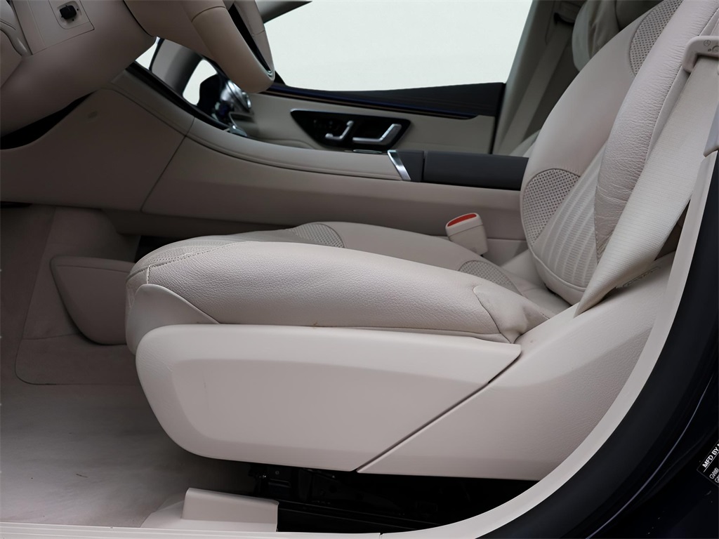 Vehicle image 21 of 82