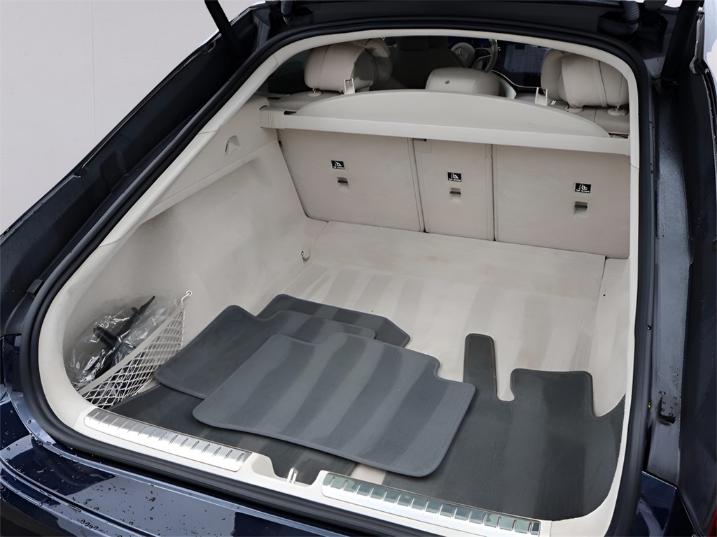 Vehicle image 16 of 82